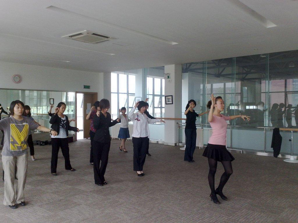 中瑞酒店管理学院 开设体育舞蹈课程-体育舞蹈