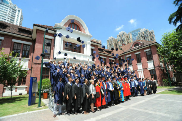 上海理工大学中英国际学院举行2012届学生毕业典礼