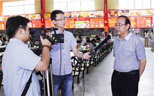 做好校园食品安全树立高校餐厅标榜—西安电视台走进西安思源学院